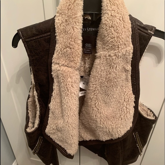 Faux shearling vest. Size 14/16 - Picture 2 of 3